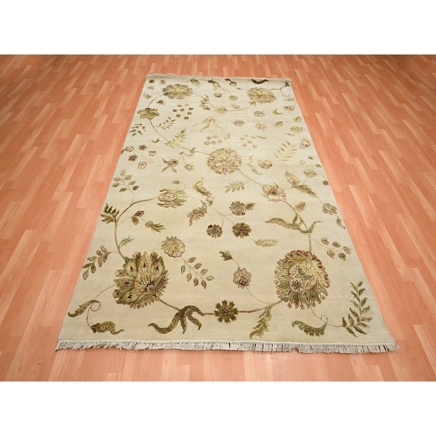 6'X9' Bone White Hand Knotted Botanical Design Wool And Silk Oriental Rug