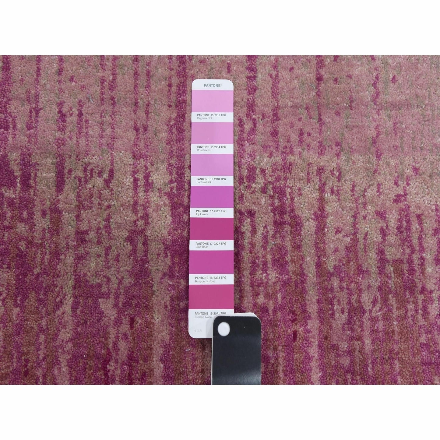 4'1"X6'2" Hand Knotted Pink Vertical Ombre Design Natural Wool Rug