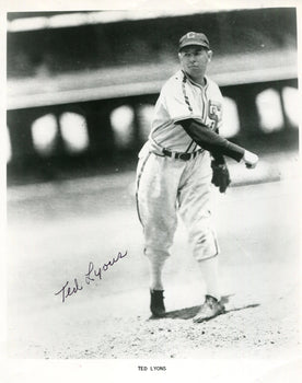 Ted Lyons Autographed 8X10 Baseball Photo