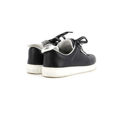 Chanel Women'S Cc Low-Top Flat Runner Sneakers Leather