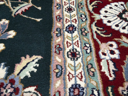 Traditional Floral Design Oriental Rug