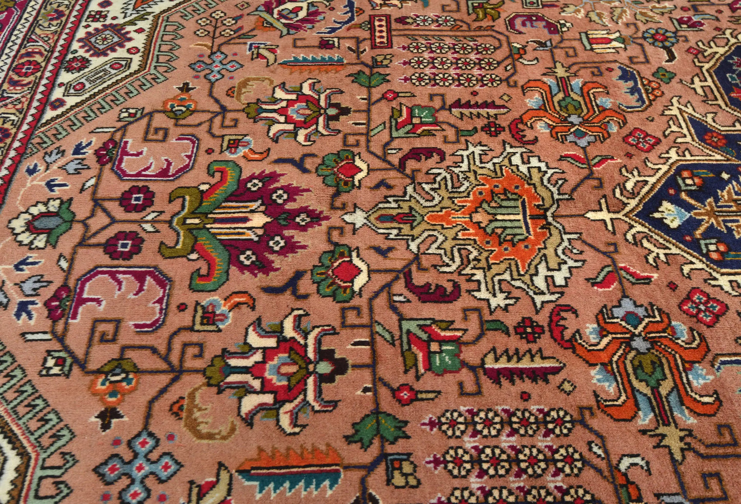 Oriental Rug Hand Knotted Vintage Carpet Medallion Design Dining Room