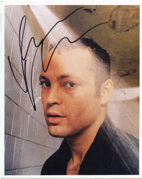 Vince Vaughn Autographed 8X10 Photo