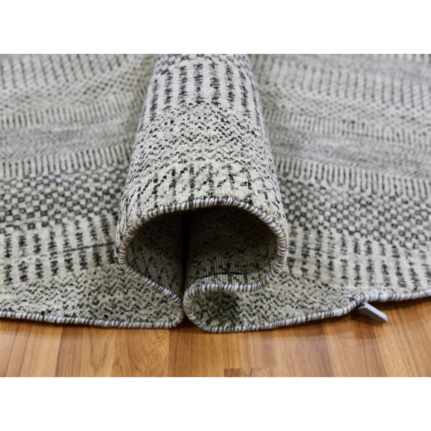 8'X8' Bright Gray Hand Knotted Grass Design Round Pure Undyed Wool Rug