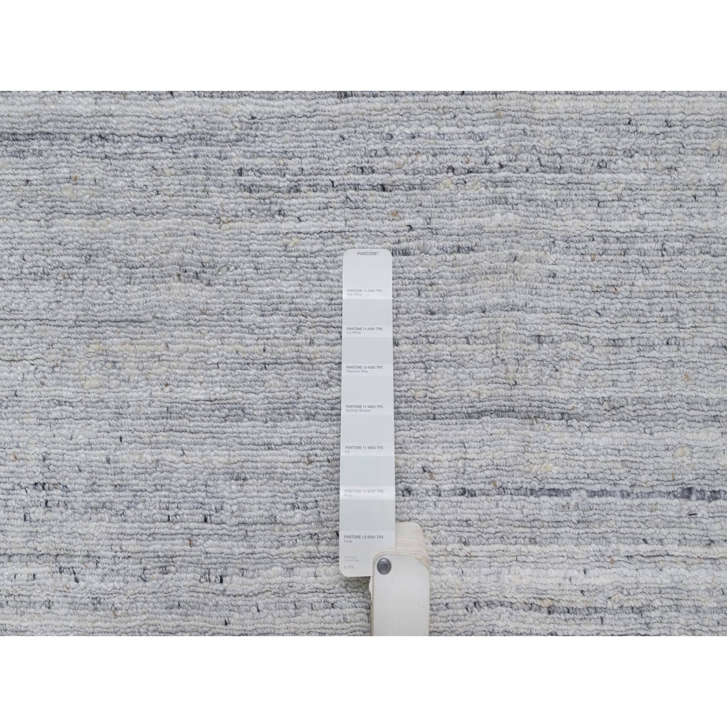 2'6"X10' White Hand Loomed Plain Modern Striae Design All Wool Runner Rug