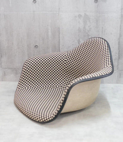 only CHARLES & RAY EAMES HERMAN MILLER FIBERGLASS ARMSHELL CHAIR CHECKER seat