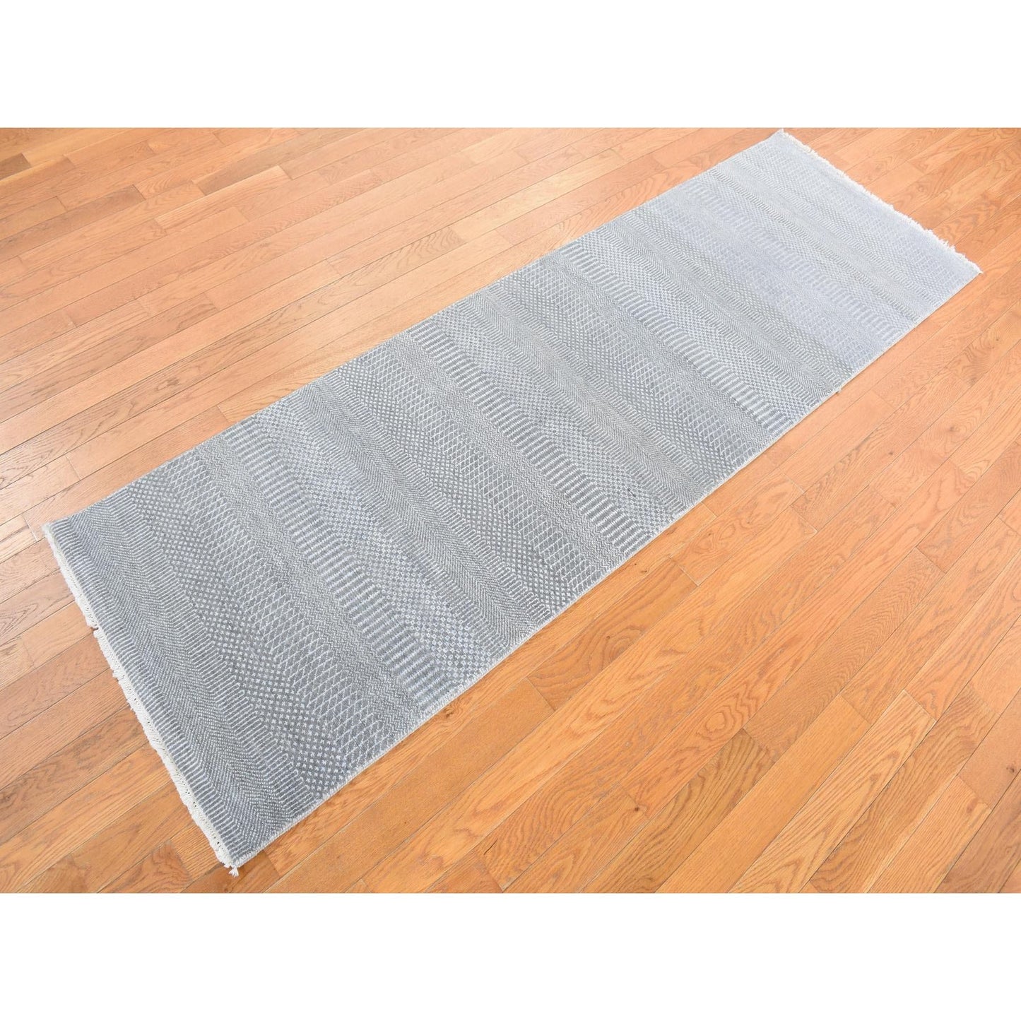2'7"X8' Gray Modern Grass Design Wool And Silk Hand Knotted Runner Rug