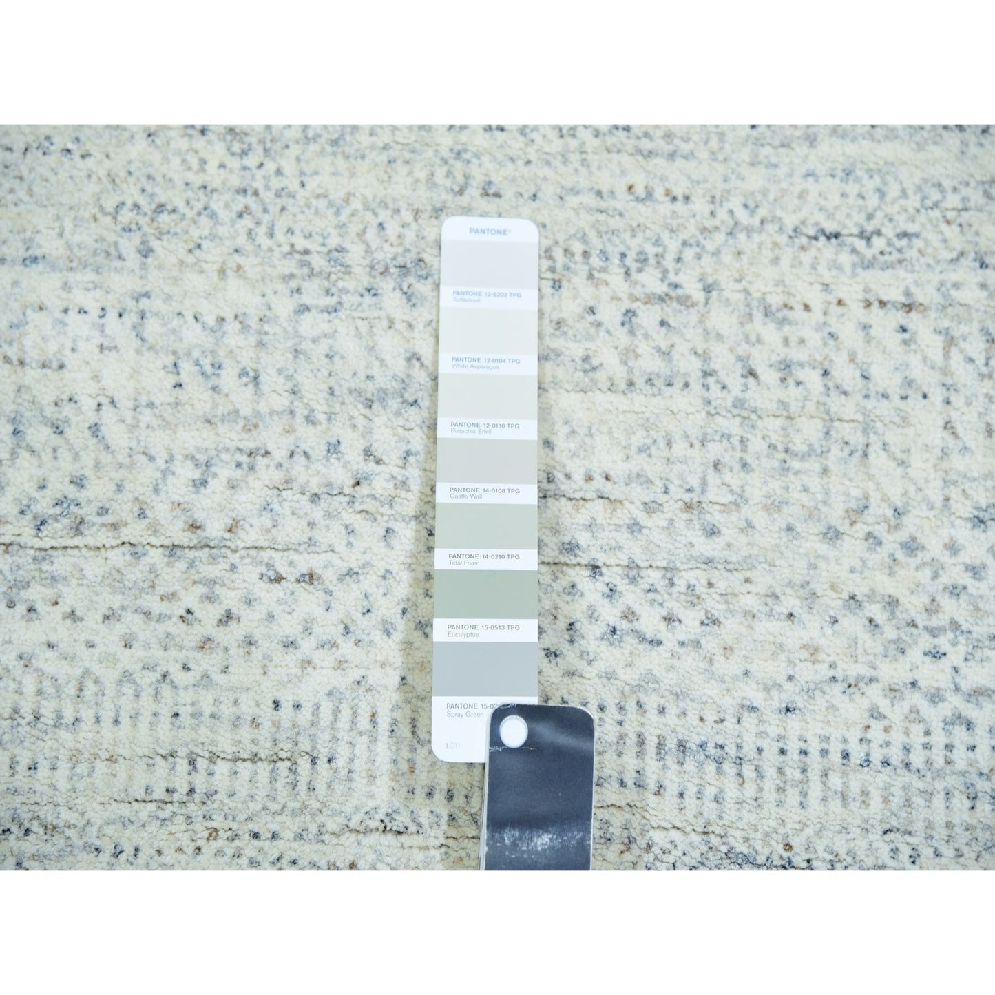 2'6"X6' Gray Hand Knotted Grass Design Modern Undyed Wool Runner Rug