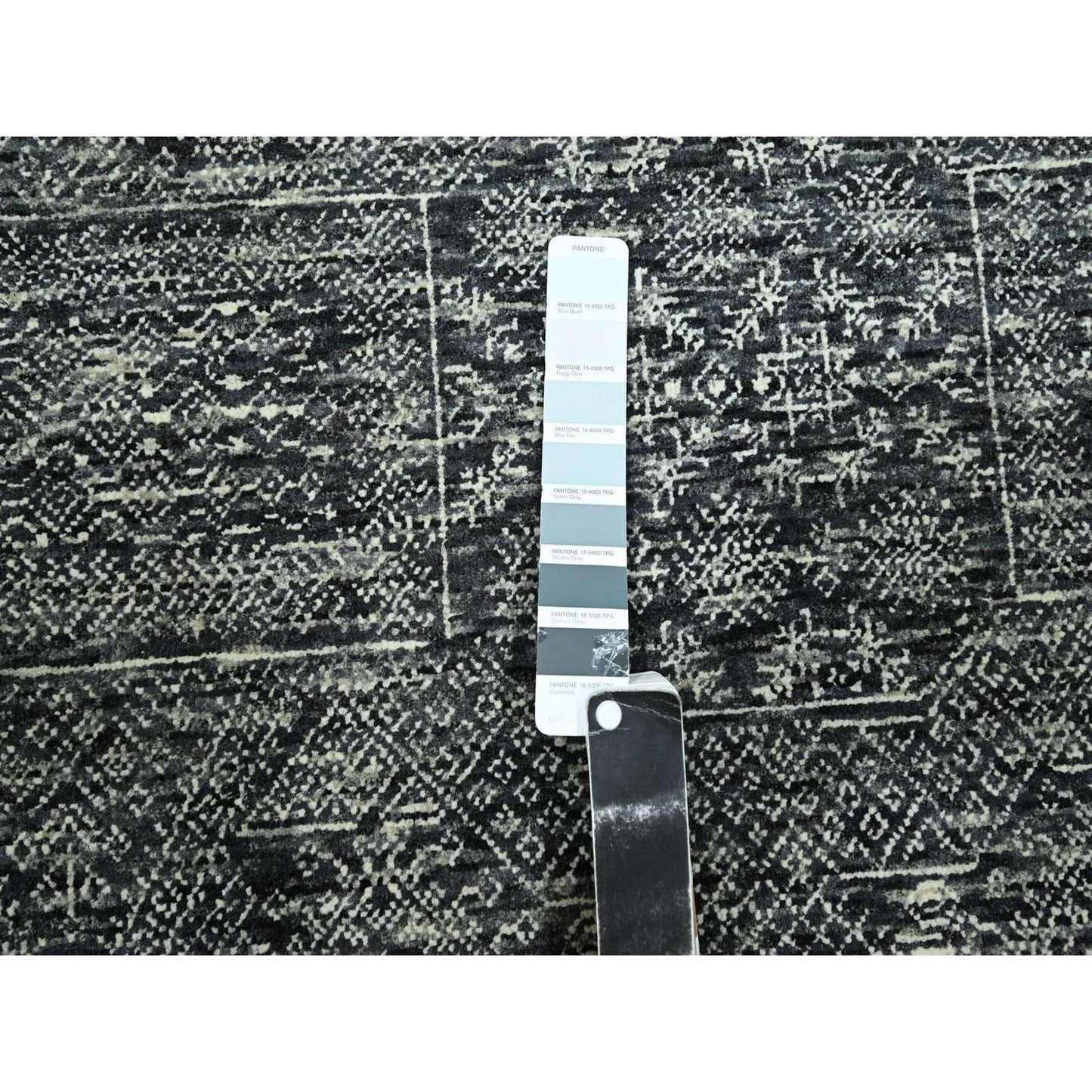 Rug 7'10"x10' Gray Intricate Geometric Design Wool and Silk Hand Knotted