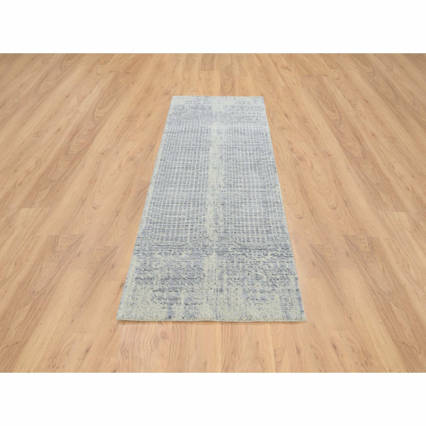 2'6"X8' Gray Jacquard Hand Loomed Wool And Plant Based Silk Runner Rug