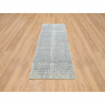 2'6"X8' Gray Jacquard Hand Loomed Wool And Plant Based Silk Runner Rug