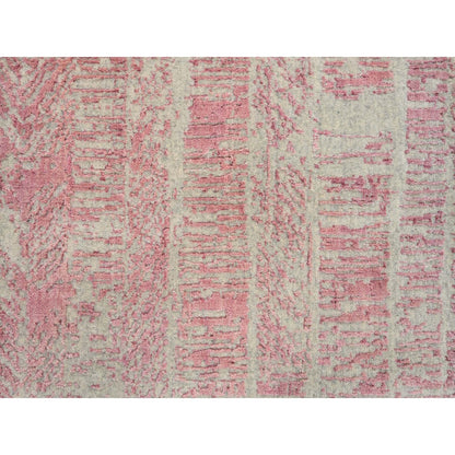 2'6"X8' Rose Pink Wool And Art Silk Jacquard Hand Loomed Runner Rug