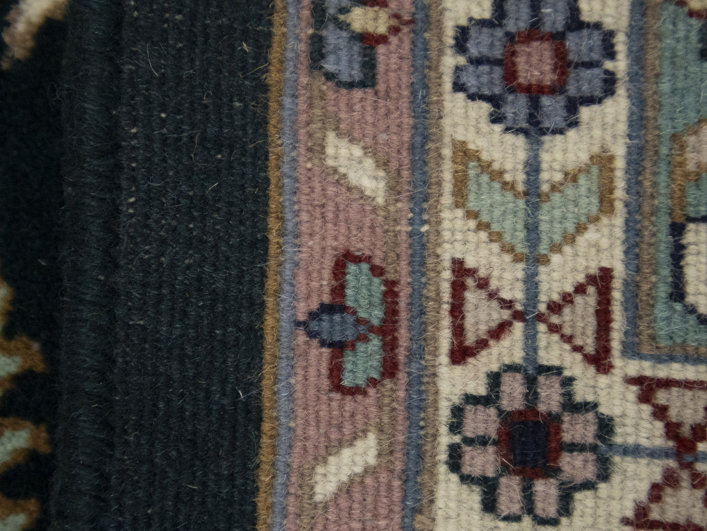 Traditional Floral Design Oriental Rug