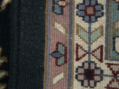 Traditional Floral Design Oriental Rug