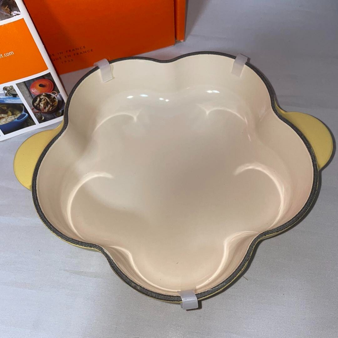 Pan Le Creuset Cocotte Fleur Flower Plate Dish 20cm 1.1L Cast Iron Shallow