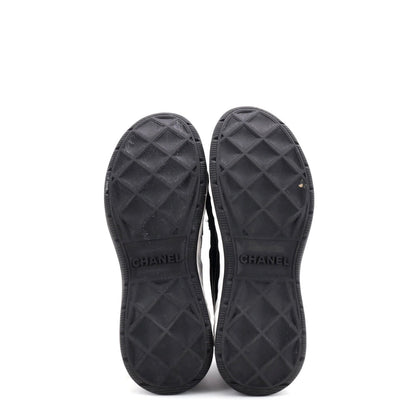 Chanel Women'S Cc Cap Toe Logo Sneakers Suede And Mixed Fibers