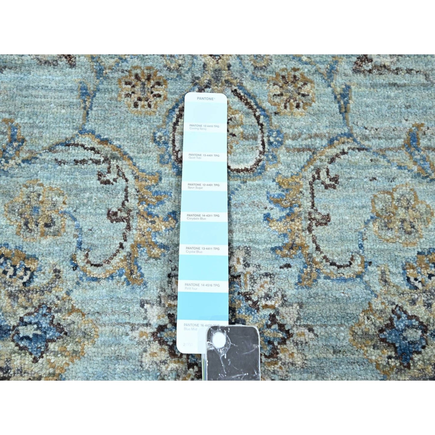 Blue round rug pure wool hand knotted flower design shah abbas blue.