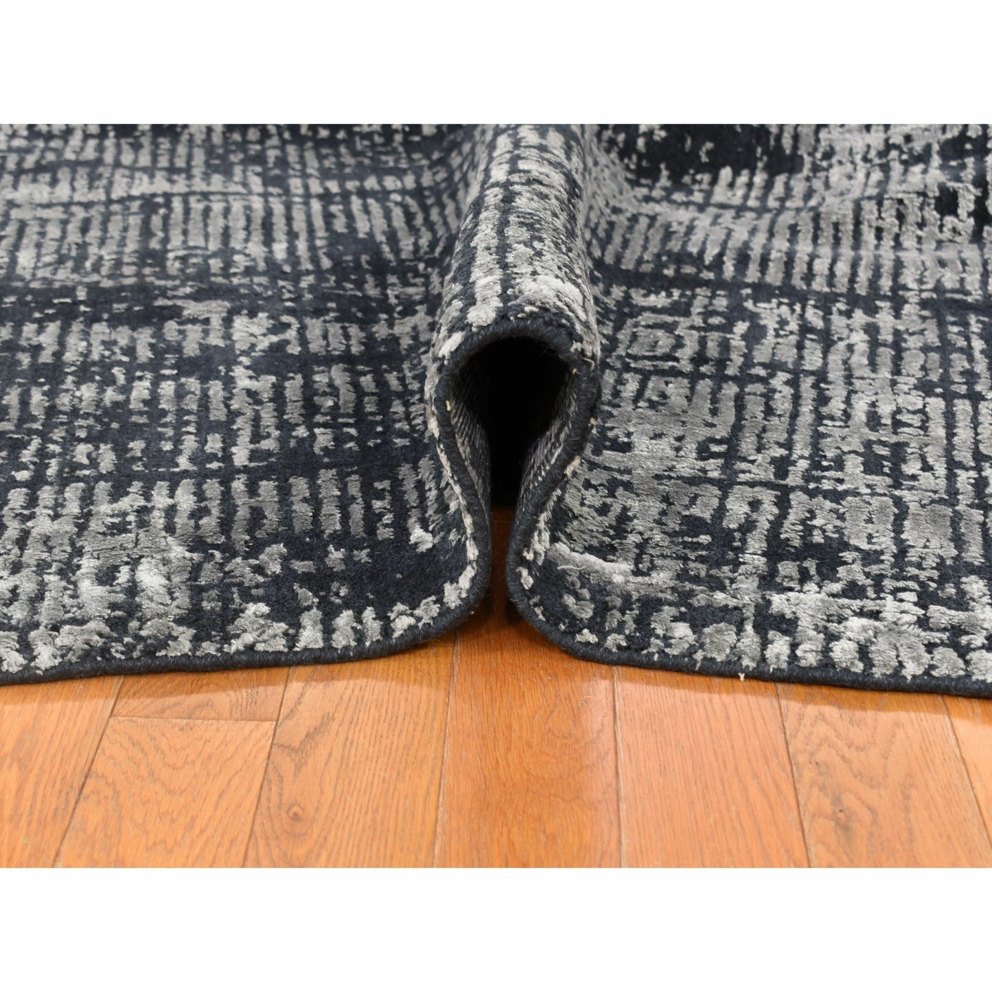5'10"X9' Black Modern Wool And Plant Based Silk Hand Loomed Rug