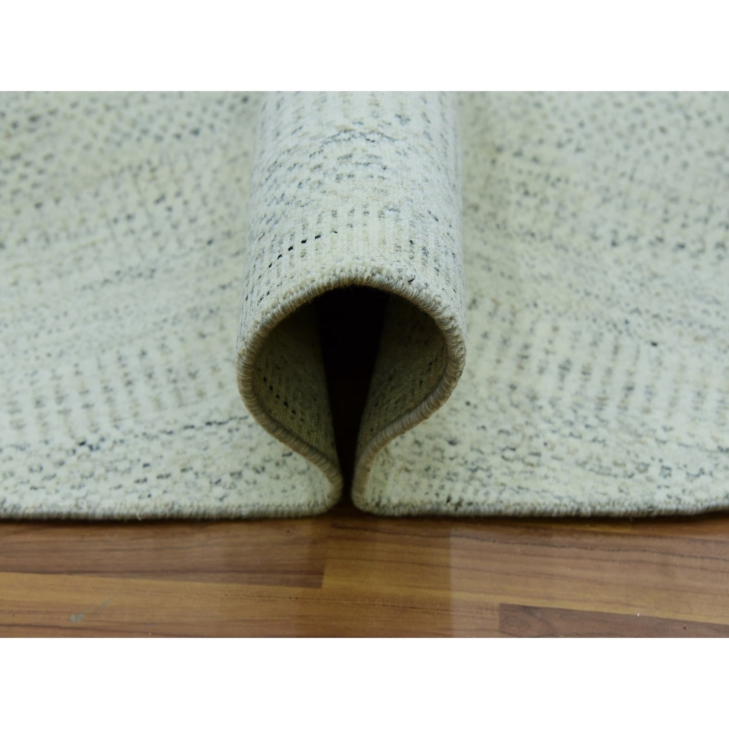 8'X8' Earl Gray Hand Knotted 100% Undyed Wool Grass Design Round Rug