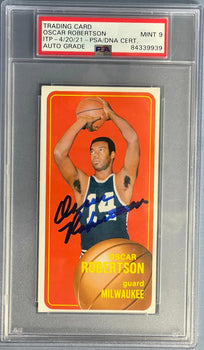 Oscar Robertson Autographed 1970-71 Topps Card #100 (Psa)
