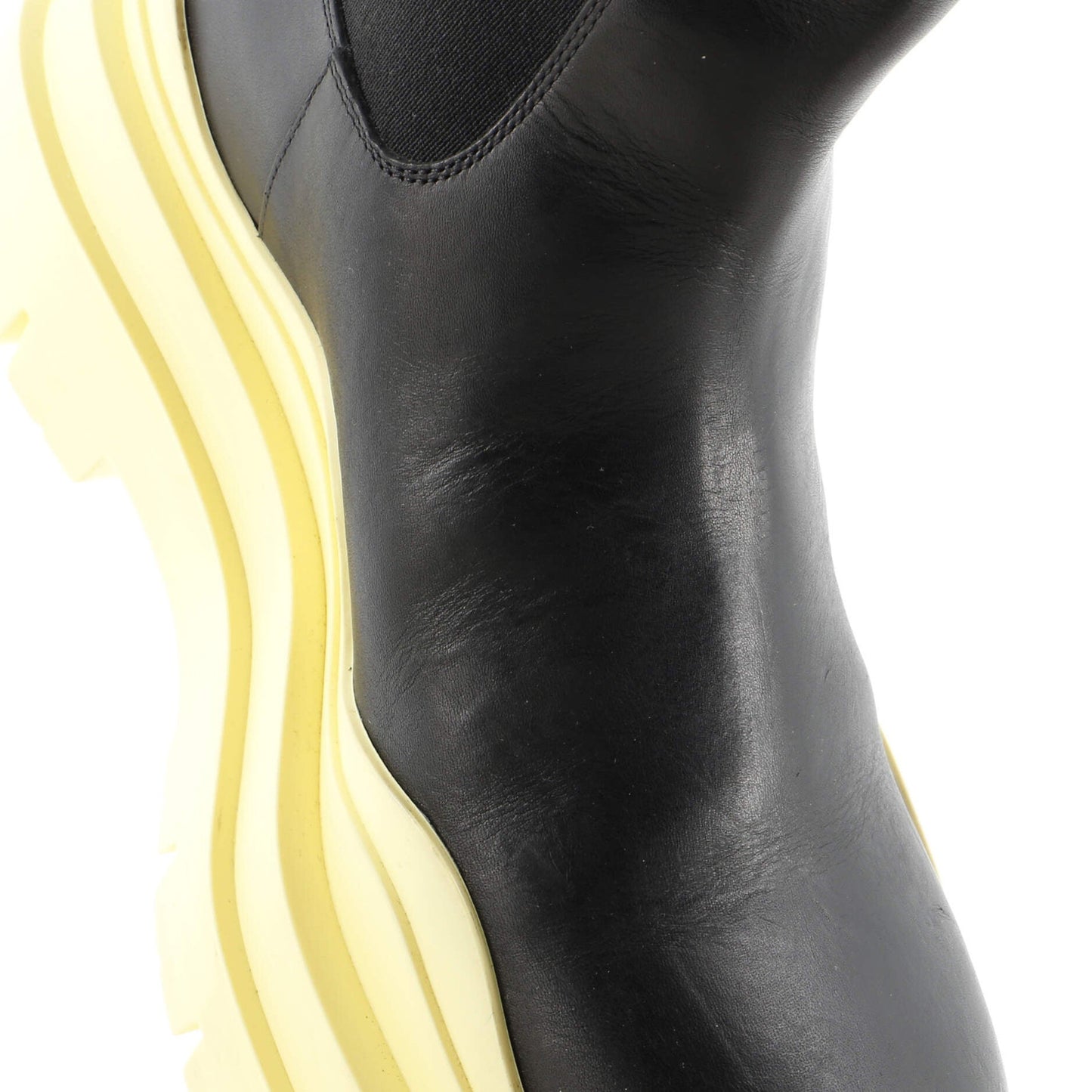 Bottega Veneta Men'S Tire Chelsea Boots Leather And Rubber