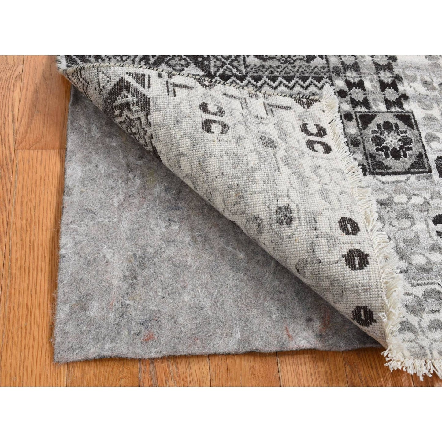 2'8"X3' Cloud Gray Sampler Mamluk Design Pure Wool Hand Knotted Rug