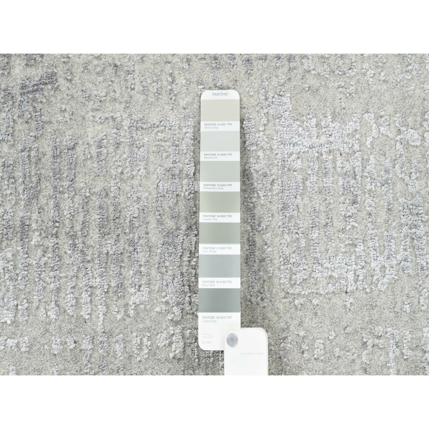 Rug 6'x6' Hand Loomed Wool and Silk Gray Fine Jacquard Round