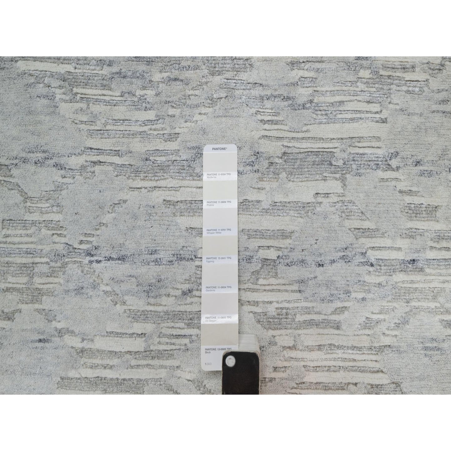 2'x3' Pastel Gray Modern Design Undyed Natural Wool Hand Knotted Mat Rug