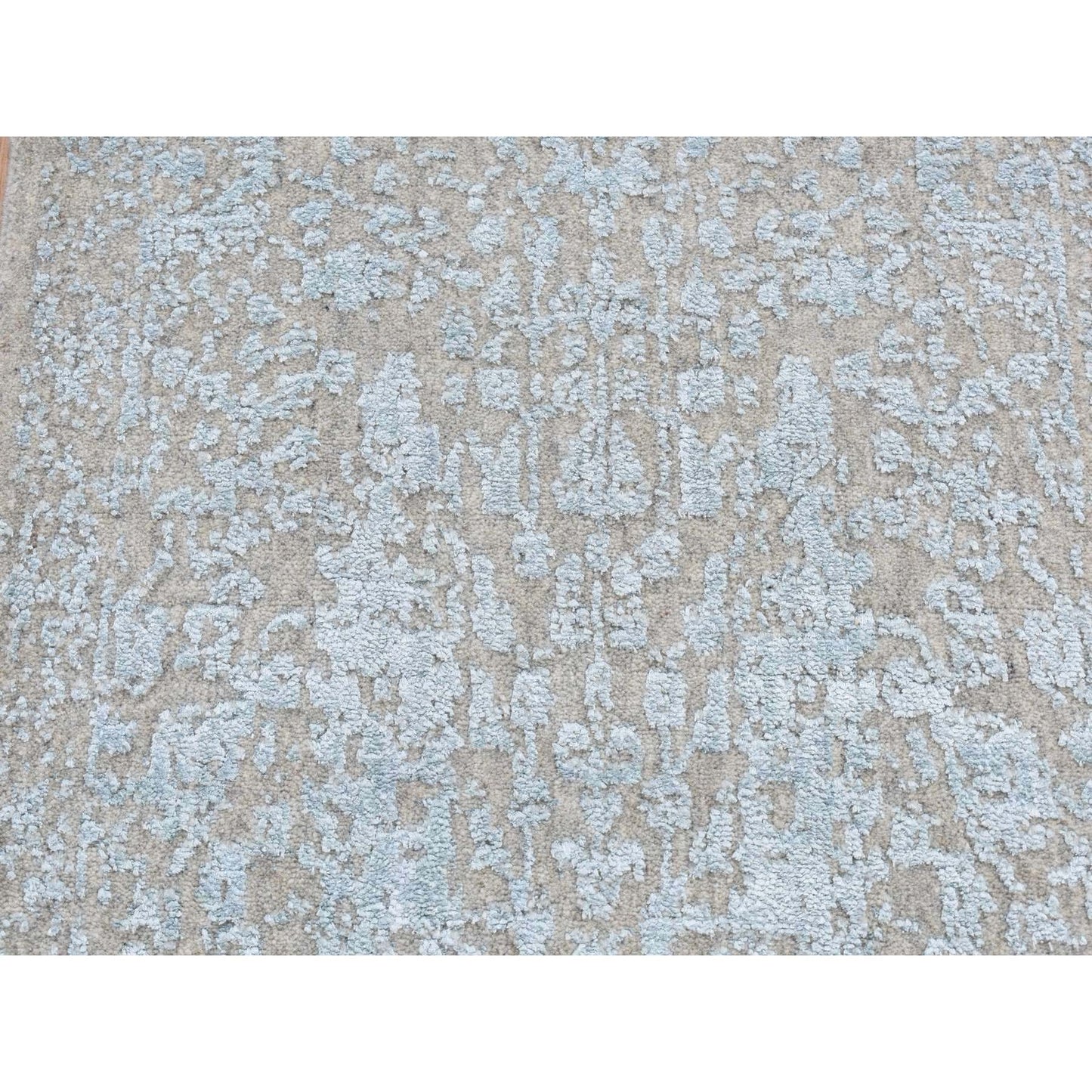 2'5"X10'1" Beige Jacquard Hand Loomed Wool/Silk Tone On Tone Runner Rug