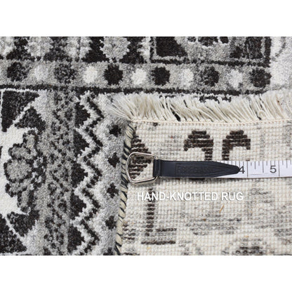 2'8"X3' Cloud Gray Sampler Mamluk Design Pure Wool Hand Knotted Rug