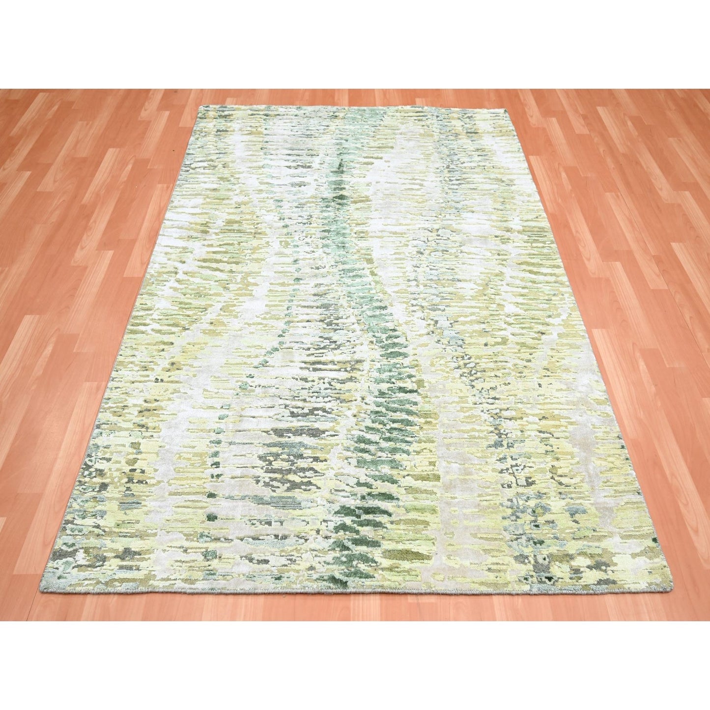 5'1"X7'3" Eden Green Crocodile Safari Design 100% Silk Hand Knotted Rug
