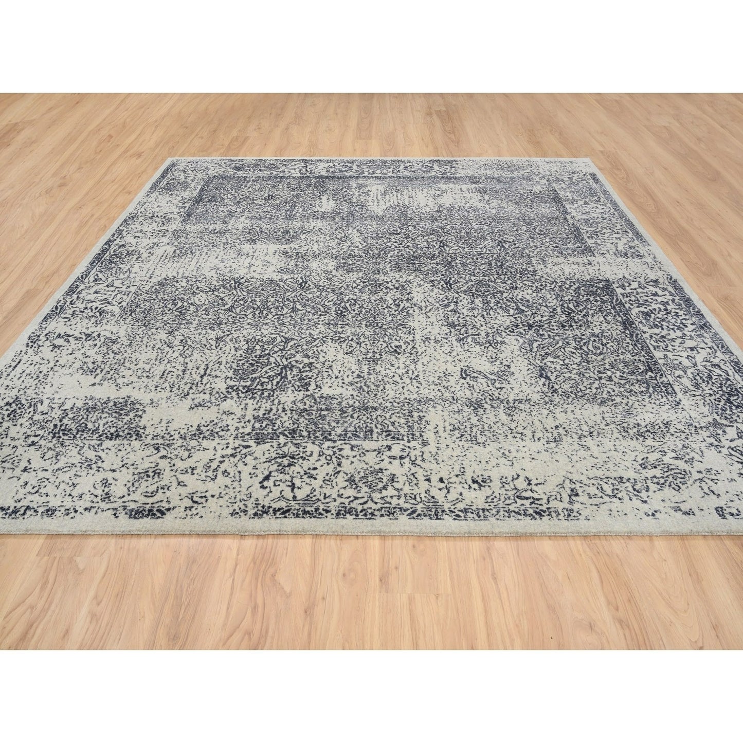 10'1"X10'1" Fine Jacquard Wool And Silk Hand Loomed Light Gray Square Rug