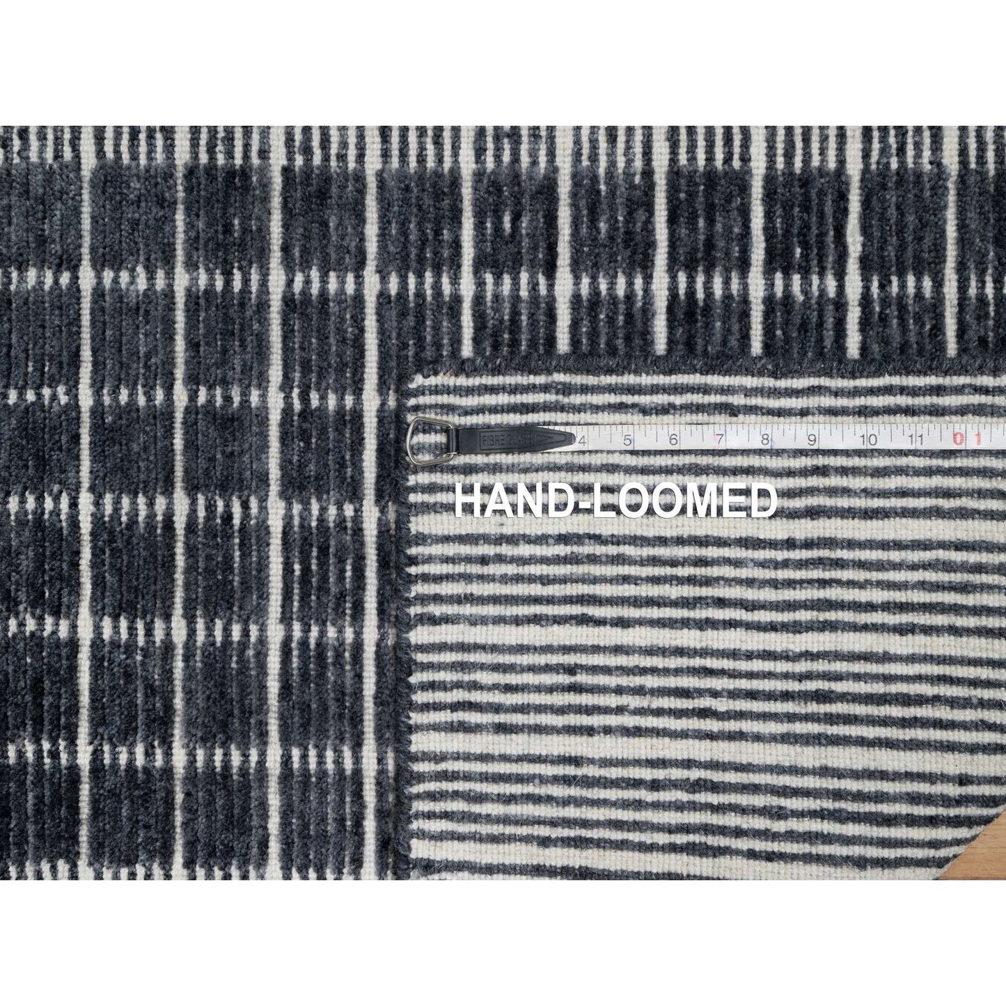 2'3"X3'1" Black Modern Natural Wool Box Design Loomed Knotted Mat Rug