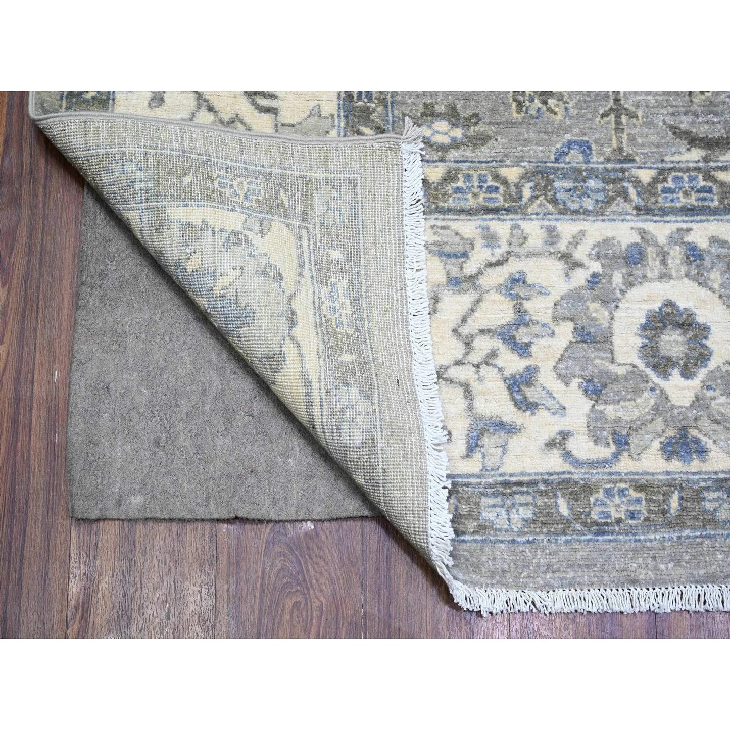 7'10"X9'9" Gray Heris Serrated Leaf Pattern Pure Wool Hand Knotted Rug