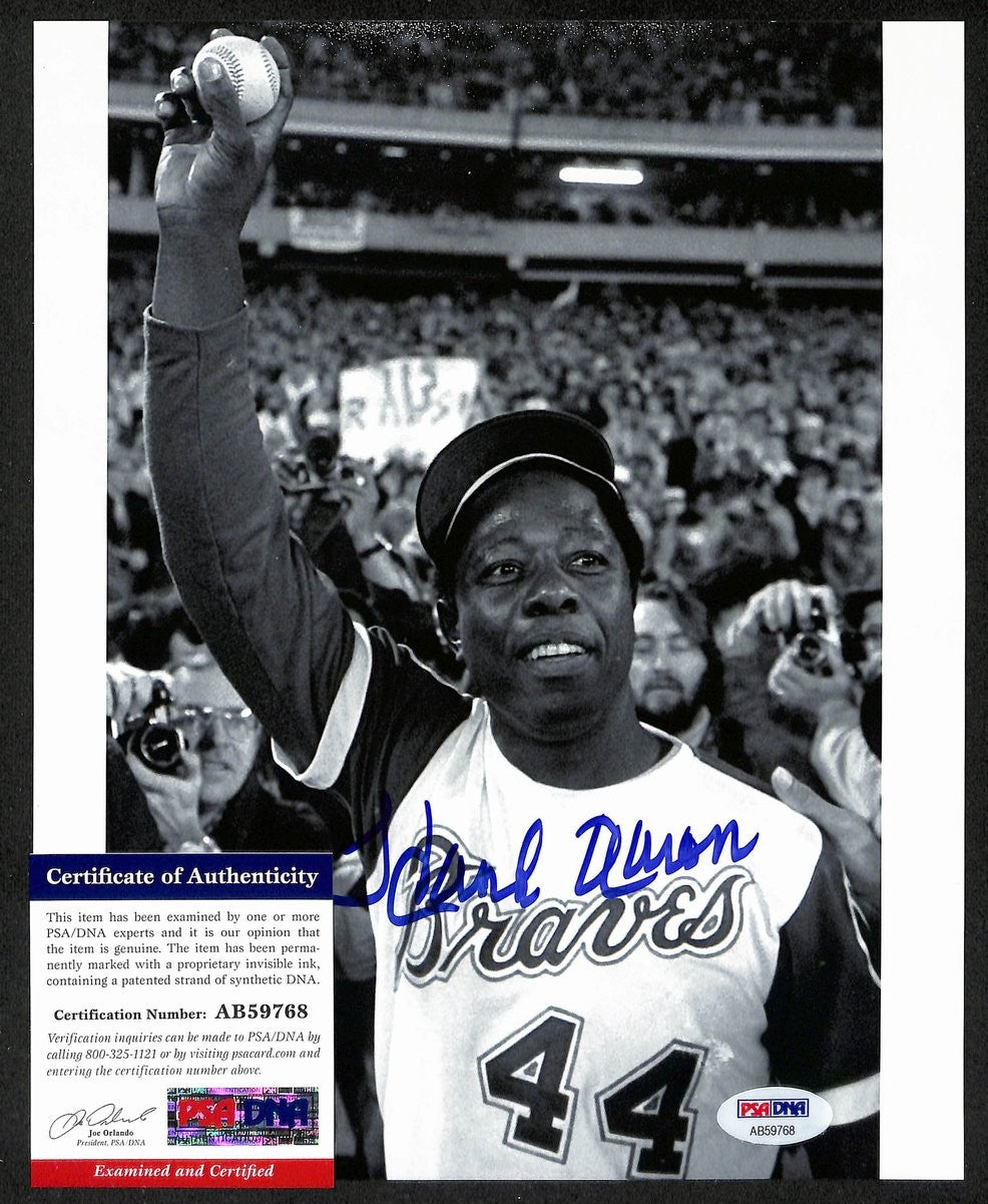 Hank Aaron Hof Signed/Auto 8X10 B/W Photo #715 Home Run Braves Psa/Dna 197211
