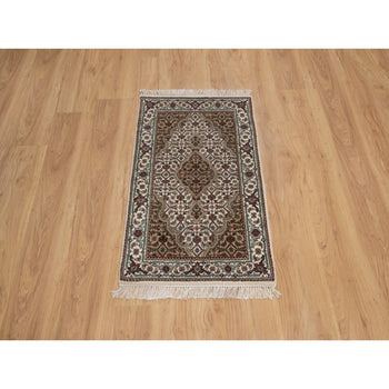 2'X3' White Hand Knotted Small Rug Tebraz Mahi Medallion Design Wool Mat