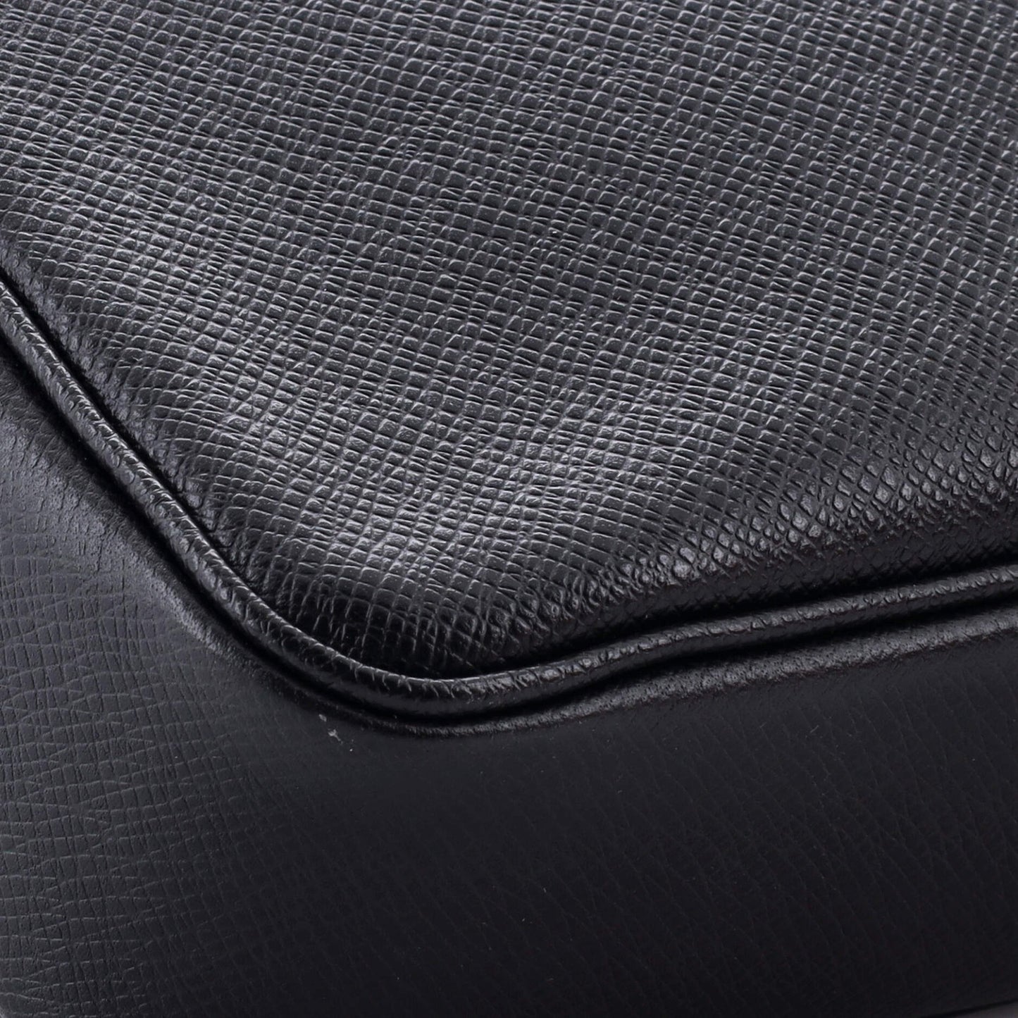 Louis Vuitton Kasai Clutch Taiga Leather