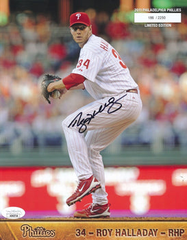 Roy Halladay Hof Autographed 2011 8X10 Phillies Phan Photo Jsa 170638