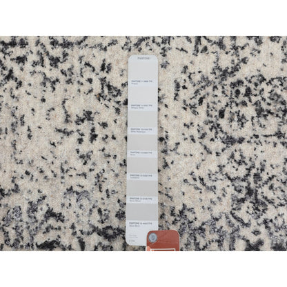 5'10"X5'10" Round Fine Jacquard Hand Loomed Erased Design Wool & Silk Rug