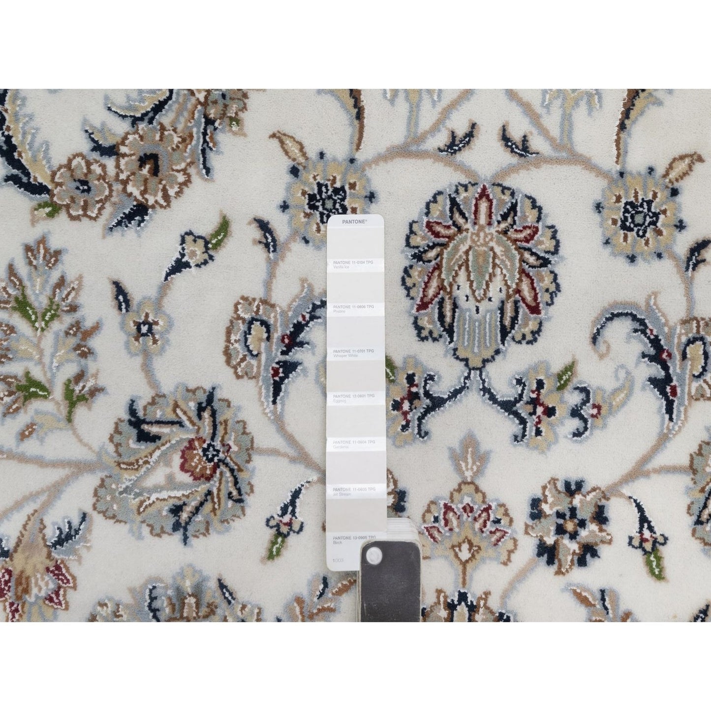 5'9"X9'2" Ivory Wool And Silk Nain With Flower Design Hand Knotted Rug