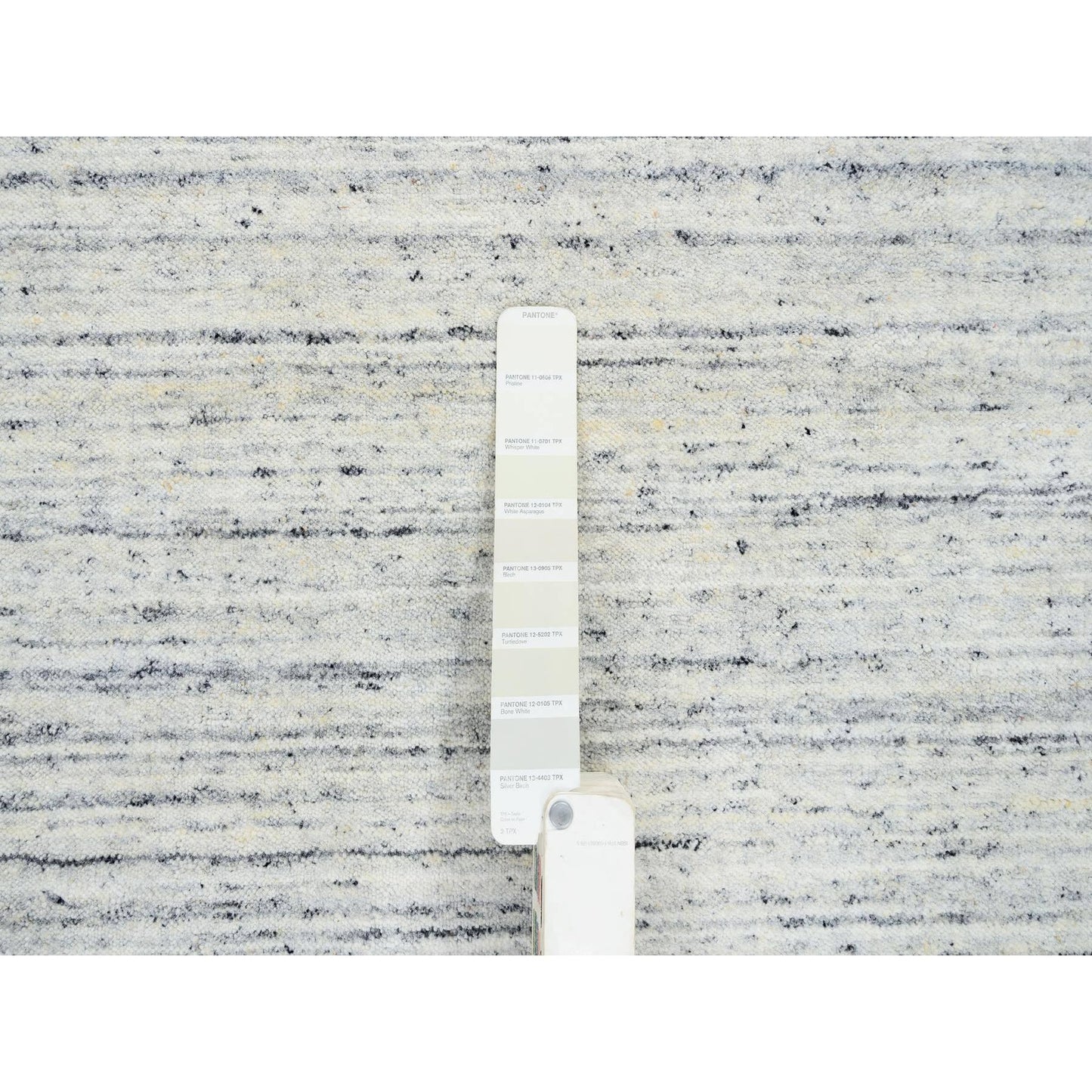 7'10"X7'10" Ivory Wool Hand Loomed Plain Modern Striae Design Round Rug