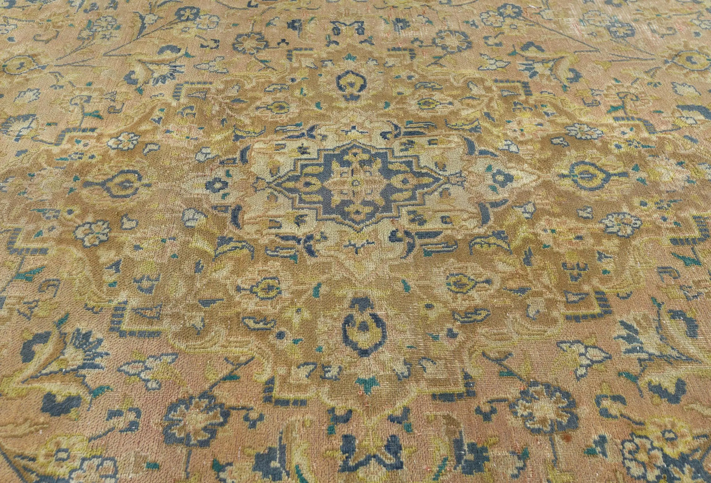 Hand-Knotted Distressed Vintage 9X12 Ft