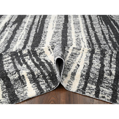 10'X13'8" Ivory And Black Wool Modern Design Hand Knotted Oriental Rug