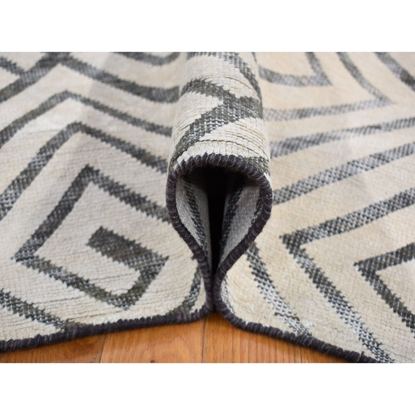 9'X12' Ivory Roman Key Squares Design Hand Knotted Silk With Wool Rug