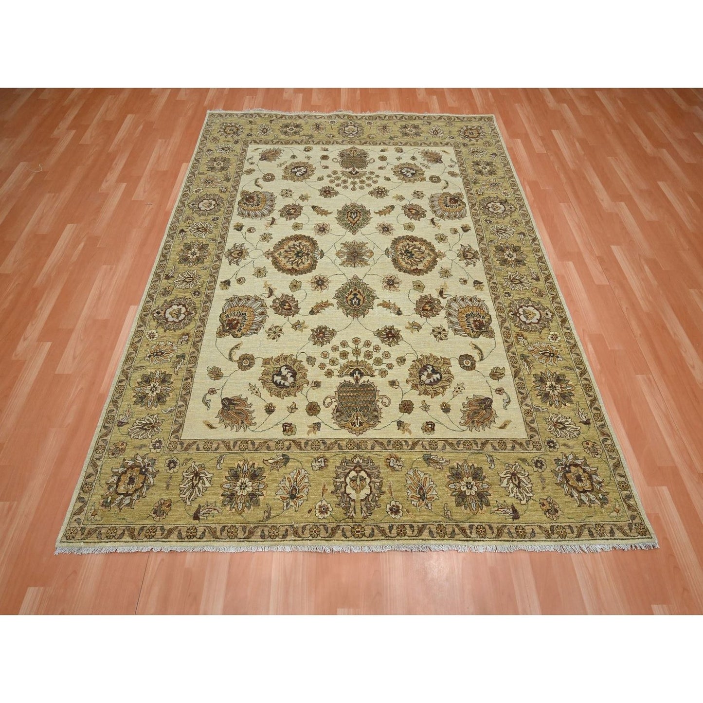 6'6"X8' Ivory Agra With Ziegler Design Leaf Pattern Hand Knotted Wool Rug
